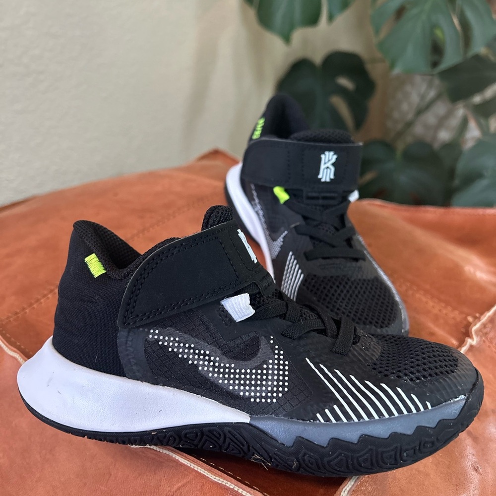 Kyrie flytrap basketball shoes
